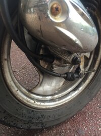 雨の日に自転車に乗るとブレーキがキーキーなるのはどうしてですか 前輪のブ Yahoo 知恵袋