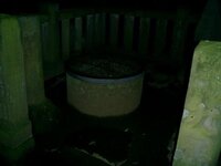 穴 地下 の 丸