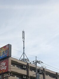 写真に写っております マンションの屋上に設置されている設備は何の設備でしょう Yahoo 知恵袋