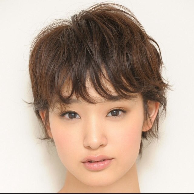 Lineの公式アカウントであった剛力彩芽 この首 どうなってるんですか これ Yahoo 知恵袋