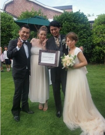 木下優樹菜ちゃんが友人の結婚式で着ていたベージュのドレスはどこの物かわかる方 Yahoo 知恵袋