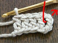 細編みと長編みについて質問です。 鍵編み超初心者で、説明分かりにくいかもしれませんがよろしくお願いします。

10目で2段目、3段目…とずーっと編んでいくとして…
まず、細編みの場合作り目を作り、その後鎖編みを10目つくり、立ち上がりの鎖を一目編みますよね。その次に、裏山に針をぶっ刺して糸をすくっていくわけですが、、、質問①そのすくう(針を刺す)回数は10回になりますか？？②長編みの場合は9...