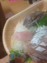 この刺身のピンク色の魚はなんですか 盛り合わせをかったのです Yahoo 知恵袋