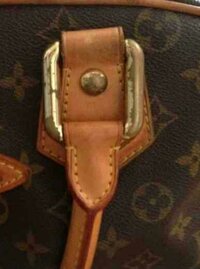 ルイヴィトンのバックについて質問です正規品の金具こんな風に錆  