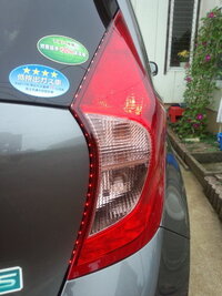 自動車のルームミラーに吊り下げ型の芳香剤やアクセサリーを付ける行為は 正式に Yahoo 知恵袋