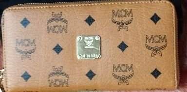 MCMの財布を持っている方に質問です！！ - 正規品をどういう風にに 