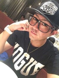 この画像の浦田直也さんが被っているニューエラのキャップが欲しいので Yahoo 知恵袋
