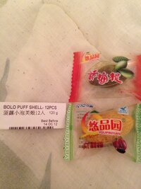 中国のお菓子について 写真の右上の緑色のものは梅ですか 下のは黄色いですけど Yahoo 知恵袋