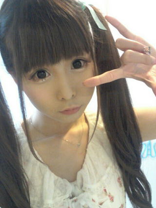 私はつけまやメザイクアイプチなどでメイクすると 橋本愛さんみたいな目にな Yahoo 知恵袋