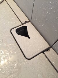 バスルームの排水口カバーが割れて交換したいのですが バスルーム自体 Yahoo 知恵袋