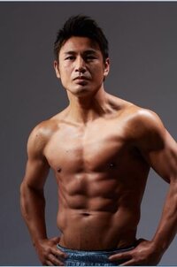 魔裟斗の腰辺りのくぼみみたいになってる筋肉ってどうやってつけるんですか Yahoo 知恵袋