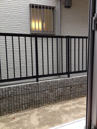 建設中の隣家がとても近く リビングから見えるので目隠しをしたいです 小さな小さな 教えて 住まいの先生 Yahoo 不動産