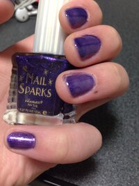このダイソーの光るマニキュアってほんまに光りますか 蓄光材を含んでいれ Yahoo 知恵袋