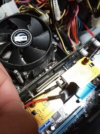 グラフィックボードから出ているコードについての質問です この線はg Yahoo 知恵袋