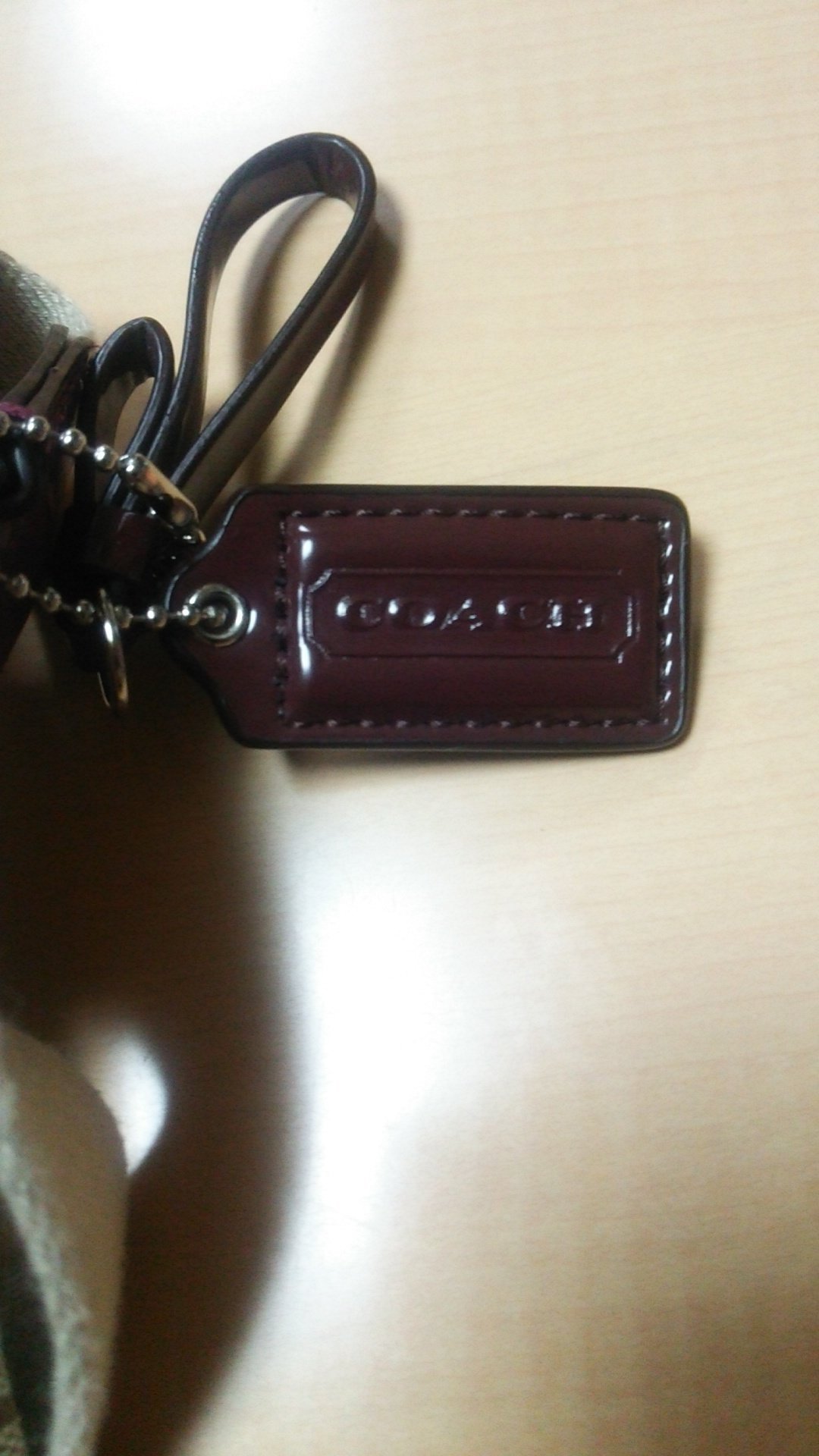 COACHのシリアルナンバーが無い本物はありますか？フィリピン製としか 