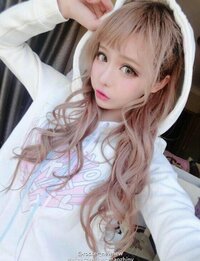 このすごく可愛い子誰ですか モデルさんみたいですよね W Yahoo 知恵袋