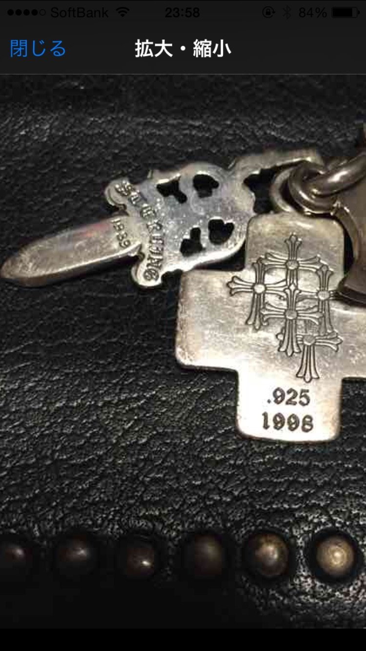 こちらのクロムハーツは本物ですか？刻印が1998と1989となって