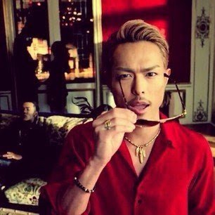 三代目JSoulBrothersの今市隆二さんがつけているゴローズのフェザー