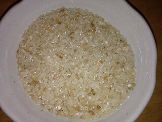 上白で精米した米です 茶色の米が多いのですが これはカビでしょうか 新米でも Yahoo 知恵袋