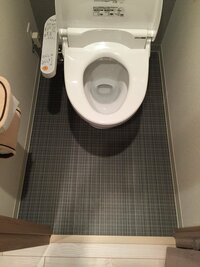 画像のトイレの下に敷くトイレマットの色について悩んでいます ベージュの色が好きな 教えて 住まいの先生 Yahoo 不動産