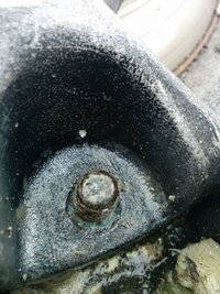 ボルト周りの 白錆除去方法 ステンのボルト ３分 にアルミ合金の器具が取り付けら 教えて 住まいの先生 Yahoo 不動産