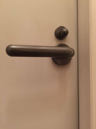 トイレのドアの鍵が締まりません 画像がその鍵なのですが トイレの中から鍵を閉 Yahoo 知恵袋