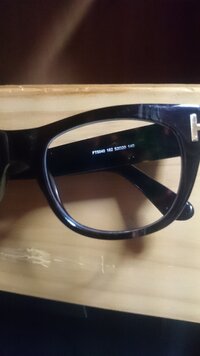 Tomfordのtf5040をドンキホーテで購入しました しかし レンズにt Yahoo 知恵袋