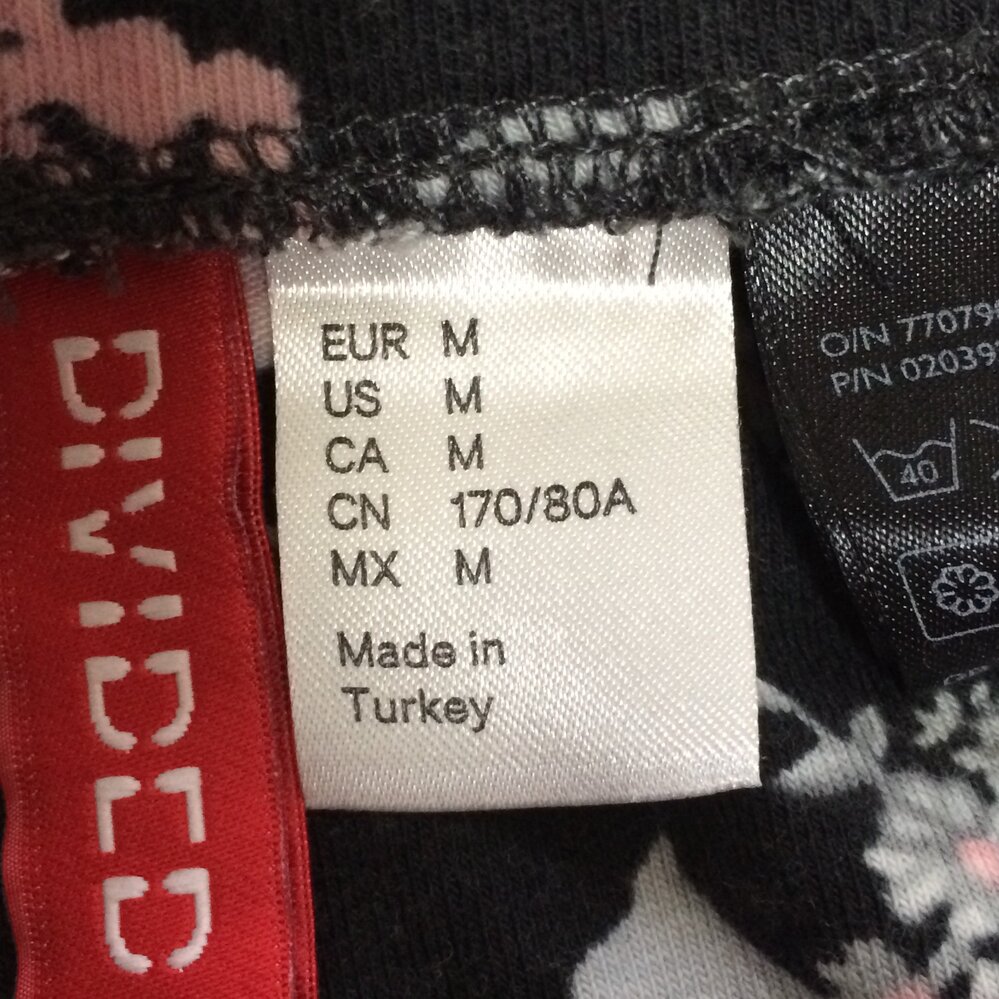 H&Mのサイズの見方がわかりません。「EUR」「US」「CA」「CN」「MX 