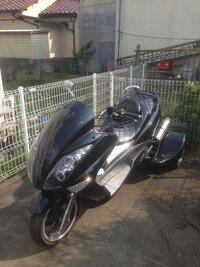 マジェスティｃのシートの開け方とたくさんあるスイッチの役割教えて Yahoo 知恵袋