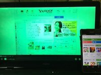 パソコンの画面の色がおかしいです 写真の右はスマートフォンの画面で Yahoo 知恵袋