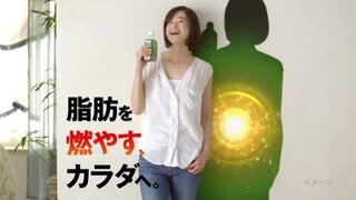 菅野美穂の出演している花王のヘルシア緑茶に出ているベッドの上でジーパンを履い Yahoo 知恵袋