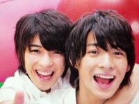 ジャニーズ全員のグループがハンバーガーを食べている 雑誌があったのですが思 Yahoo 知恵袋