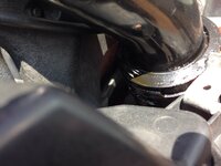 マフラーから白煙 へんな匂い 夕方車を使用して帰宅してから気がついたので Yahoo 知恵袋