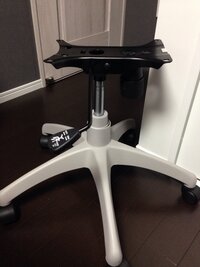 Ikeaのハイチェアの分解方法を教えてください 座るところと繋がっている銀の Yahoo 知恵袋