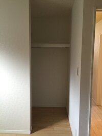 写真はウォークインクローゼットの入り口です 猫がいる寝室にあるので猫が入らないよ 教えて 住まいの先生 Yahoo 不動産