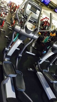 ジムにあるこのトレーニングマシーンはなんと言うのでしょうか ジョギング Yahoo 知恵袋