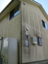 新築5年ちょっと 平成22年6月建築 ほどですが外壁の汚れがひどいのです となり 教えて 住まいの先生 Yahoo 不動産