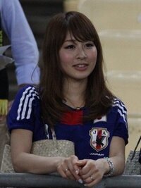 サッカー選手の奥様方は美人が多いのは何故なんでしょうか モ Yahoo 知恵袋