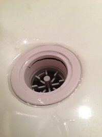 浴槽内の排水口の割れについて 一戸建ての一坪タイプの浴室の浴槽の中にある排水口の 教えて 住まいの先生 Yahoo 不動産