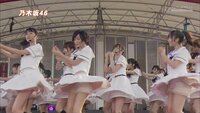 乃木坂46のアンダースコートについて質問します。 みんなはショートパンツのような形のを着用しているのに
一人だけ生下着と見間違えるような（前股ぐりが切れ上がった）
アンスコを履いてステージに出る
なんてことが過去には普通だったのでしょうか？
http://i.imgur.com/uaPKe9a.jpg

※ リンク先の画像も下の画像も
〔2013年8月1日に放送された お台場合...