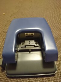 Plus社の穴あけパンチno 4こちらの商品のハンドルロックが Yahoo 知恵袋