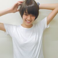 佐藤栞里さんについて質問です。佐藤栞里さんが普段つけている腕時計また、だまされた大賞などでつけている腕時計は何でしょうか。白いティーシャツを着て腕を上げている写真の腕時計などを知り たいのですが。。。多分G-SHOCKなのでしょうが、型番なども詳しく知りたいです。よろしくお願いします。