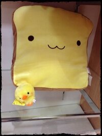 この食パンのぬいぐるみが売ってるお店の名前教えてください(TT この食パンのぬいぐるみが売ってるお店の名前教えてください(TT