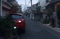 自宅の駐車スペースから道路にはみ出して車を停めてるのは駐車違反にな Yahoo 知恵袋