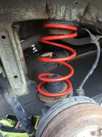 サスが外れてしまいます 車のリアのダウンサスのスプリングを切 Yahoo 知恵袋