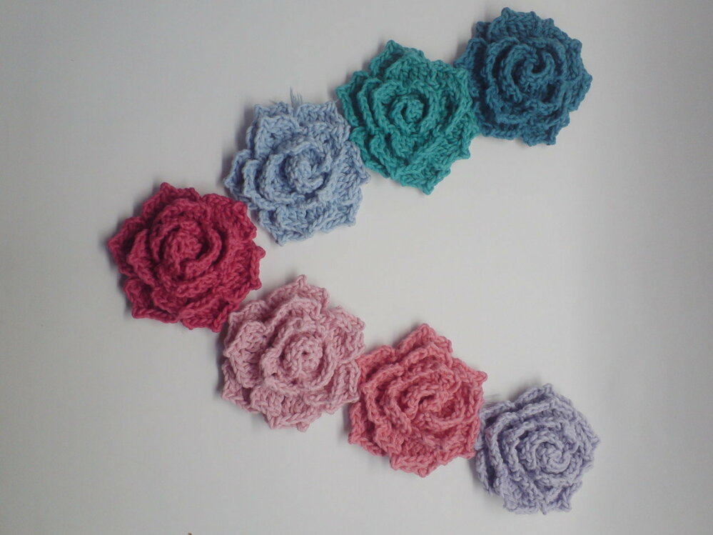 薔薇の編み方画像のような花びらの先端がとがっている薔薇の編み方をご 