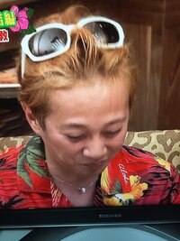 この画像で中居君がつけているネックレスを教えてください 見え Yahoo 知恵袋