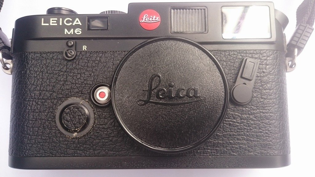 知人から譲りうけた、ライカ「LEICAM6」のカメラのことです。本体の