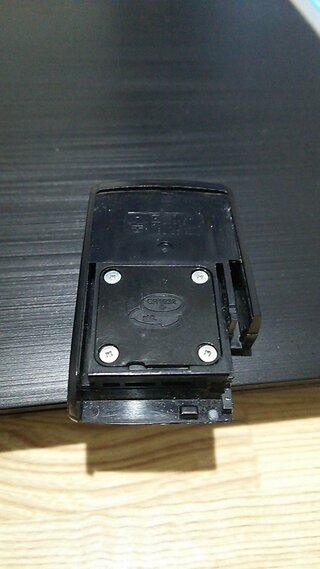 ムーヴのスマートキーの電池交換をしたいのですが画像のようなネジはプ Yahoo 知恵袋