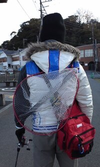 この写真のようなランディングネットはどうやって装着するのですか 一昨日ナイト Yahoo 知恵袋